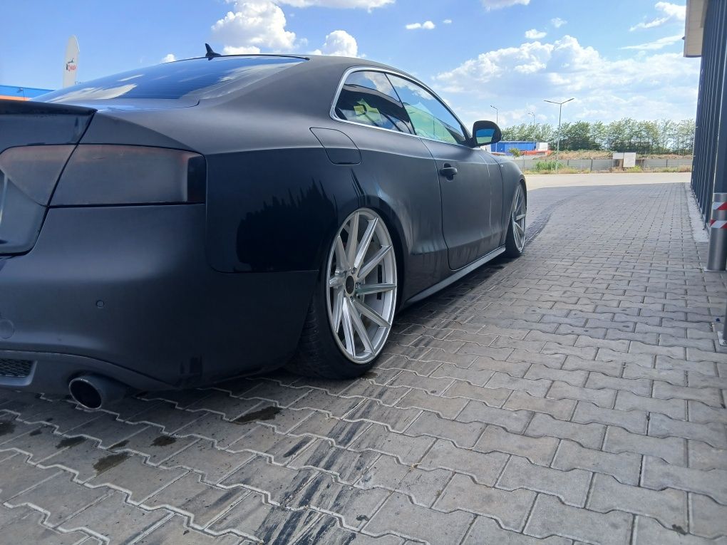 Audi a5 negru mat