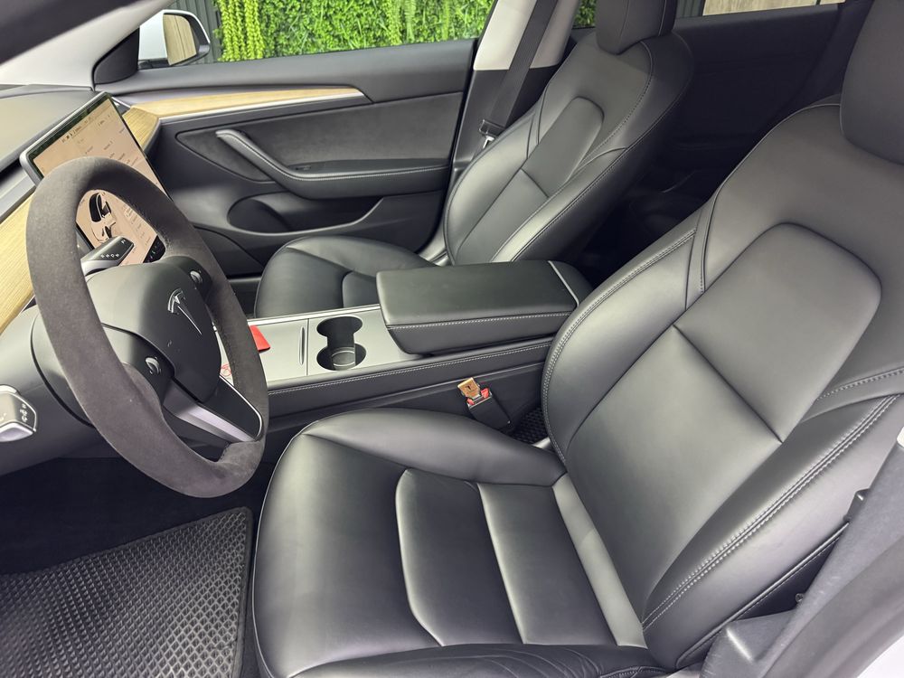 Tesla model 3 standart plus 22 год не битая не крашенная Китай