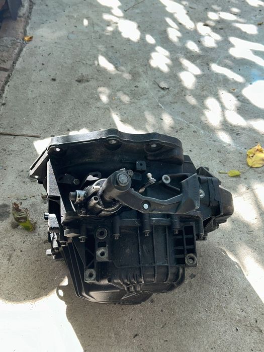 Vand cutie de viteza 6.1 trepte de opel astra h 1.7 pret 900 lei  mai