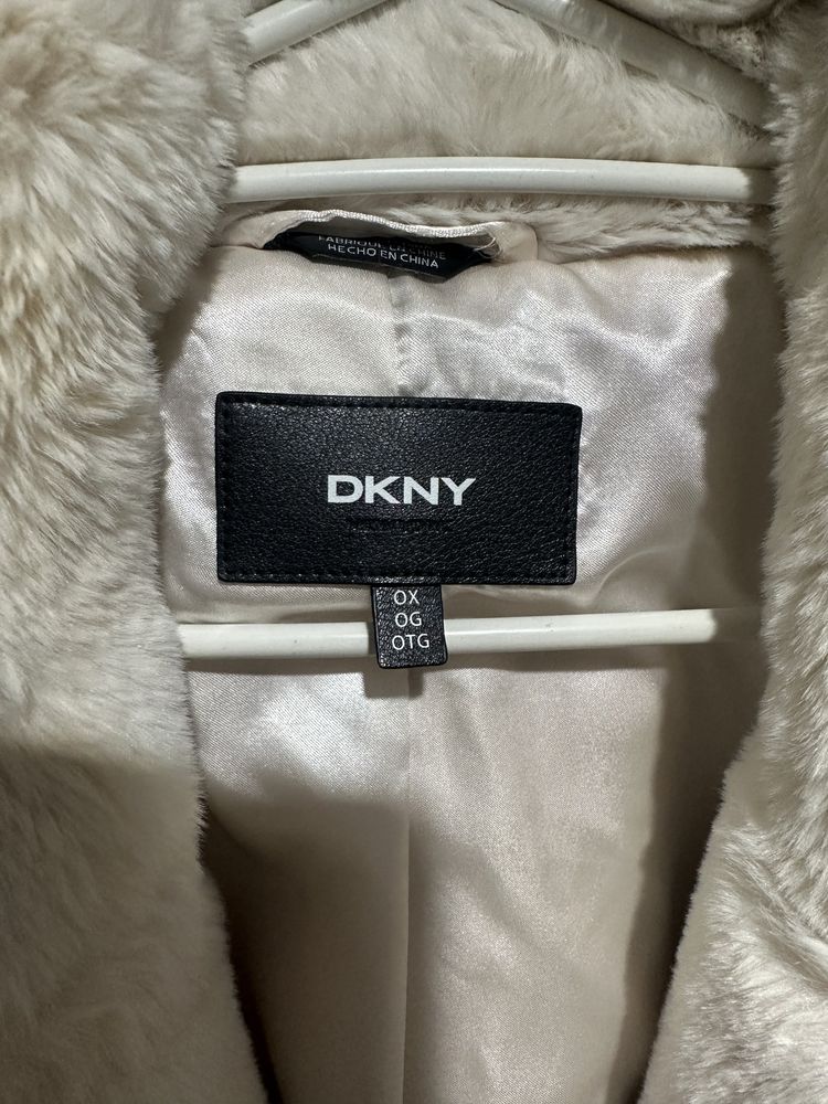 Blana DKNY noua, alba perfecta pentru marimea S/M