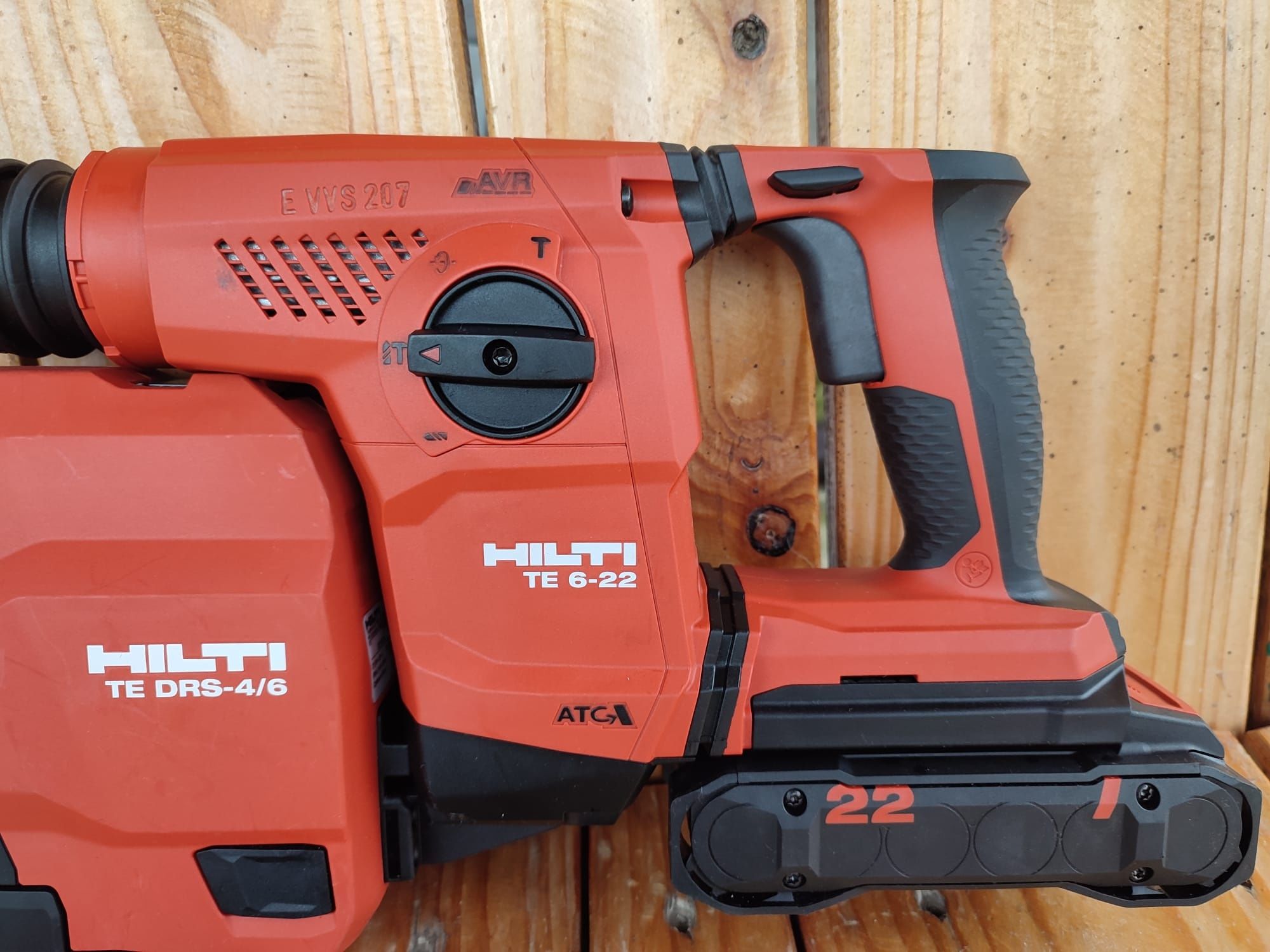 Hilti rotopercutor pe acumulatori cu aspirator