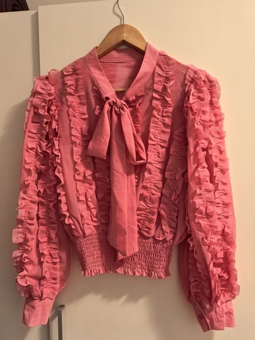 Bluza din voal roz cu croi larg, elastic în talie cu mâneci bufante