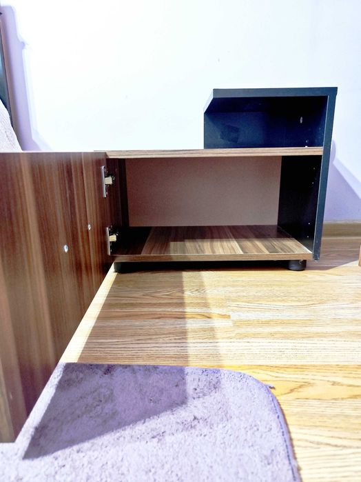 Нощни шкафчета и тоалетка с огледало в  цвят орех + черно