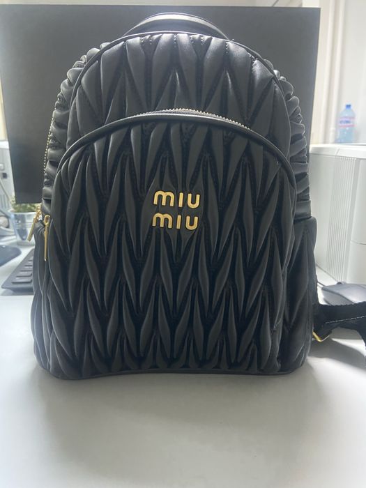 Дамска раница релефна