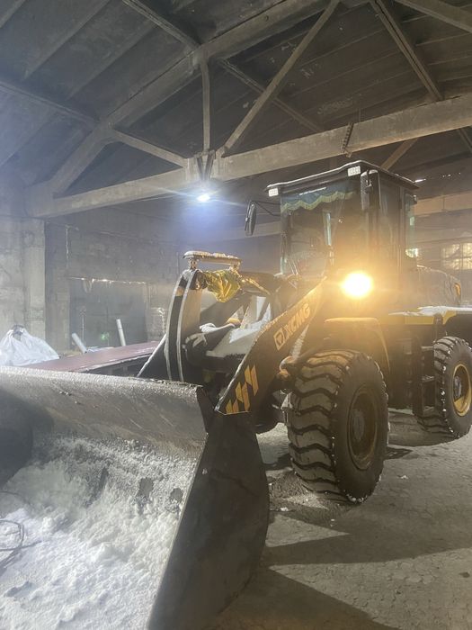 Услуги :2 куб Погрузчик