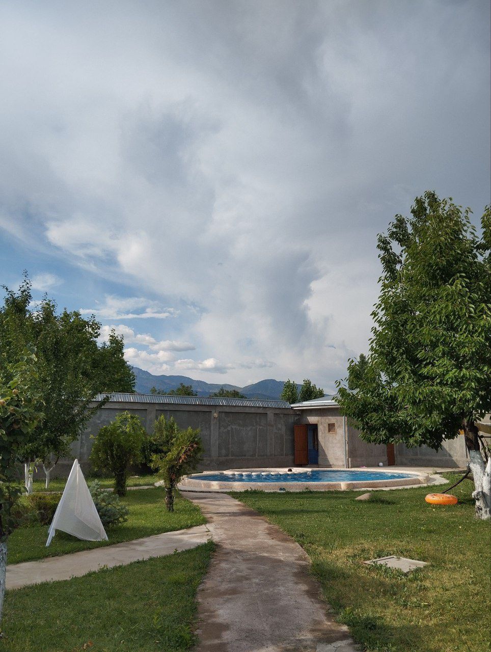 Dacha sotiladi!!!
