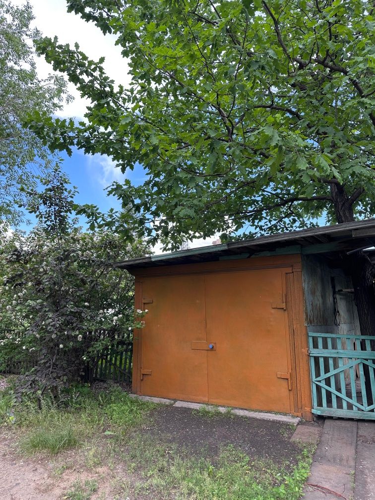 Продам квартиру на 1м этаже, Михайл. 1/2, 2 комн,  зем уч. 8 сото