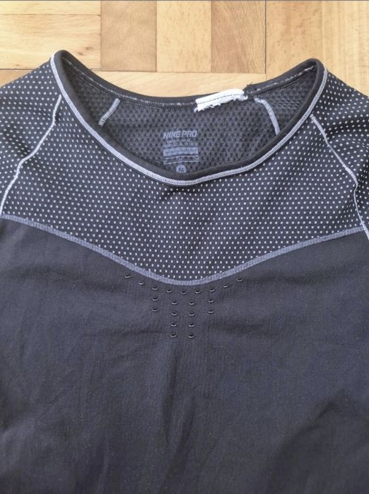 Tricou de compresie Nike Pro Hypercool pentru femei, mărimea M