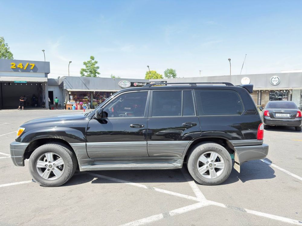 Lexus  LX-470  V8 narhi 23500$