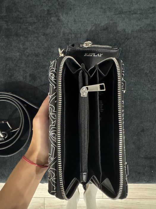 Портфейл Replay