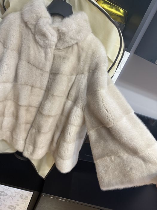 Палто от бяла норка