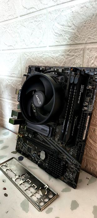 Ryzen 5 2600: A520: 16GB: nvme 256Gb