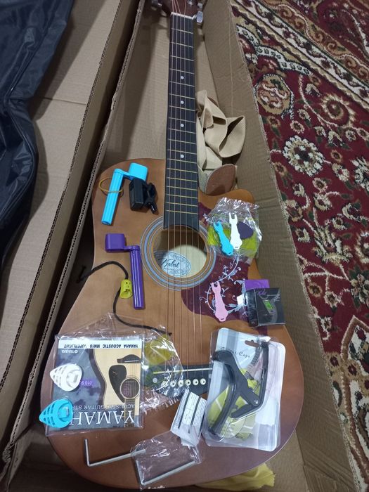 Gitara holati idieal yangi srochni sotiladi