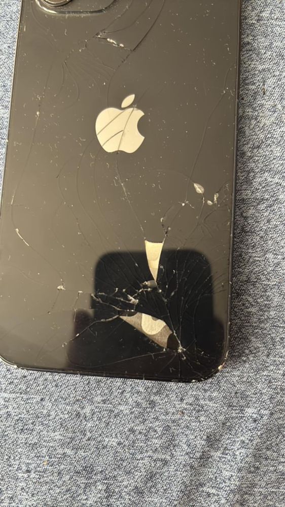Продавам Iphone 12