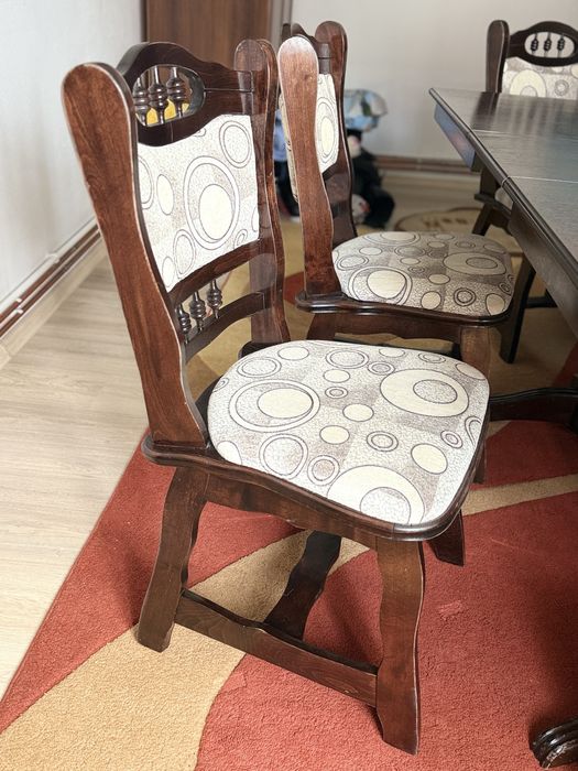 Vand masa lemn masiv + 6 scaune si mobilier living