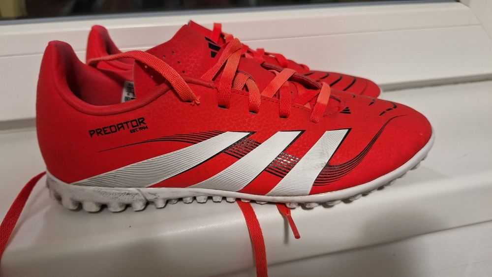 Ghete fotbal adidas predator marimea 38.5