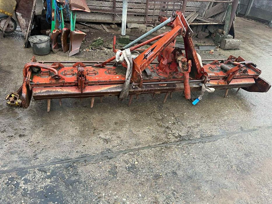 Grapa rotativa freza