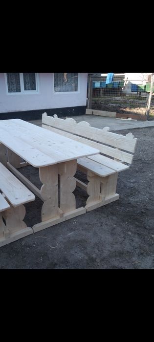 Fac la comanda mese banci si ornamente flori