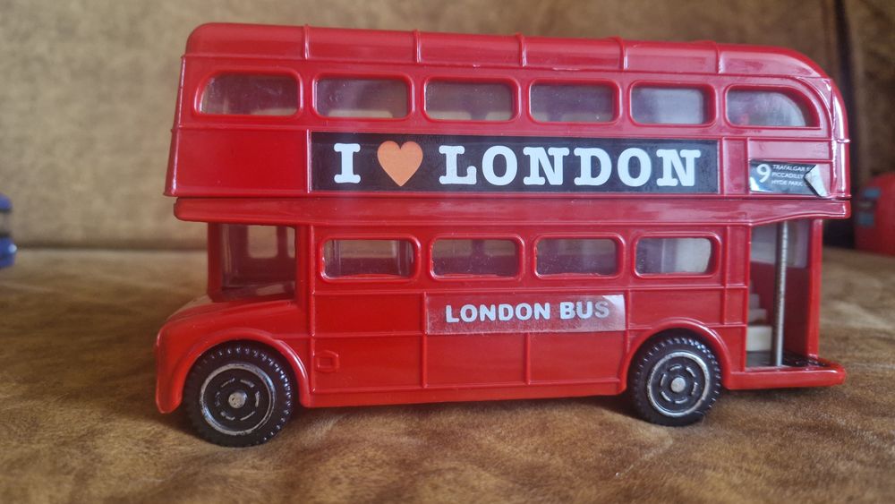 Играчки автобуси