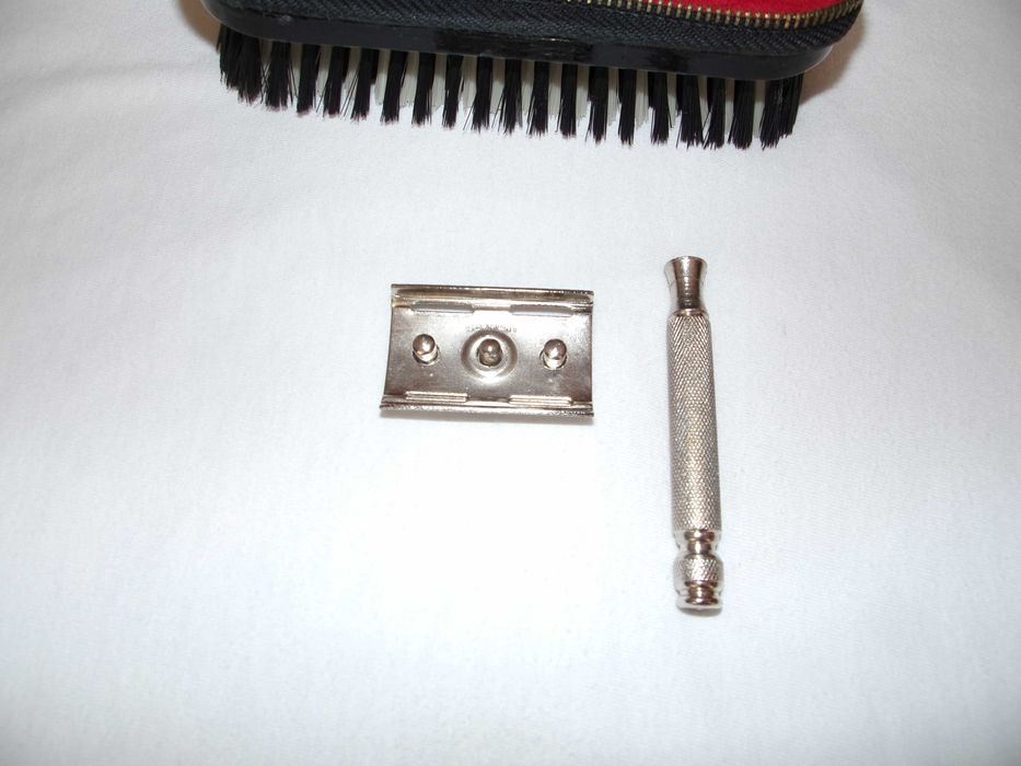 Aparat ras Clasic cu mini trusa