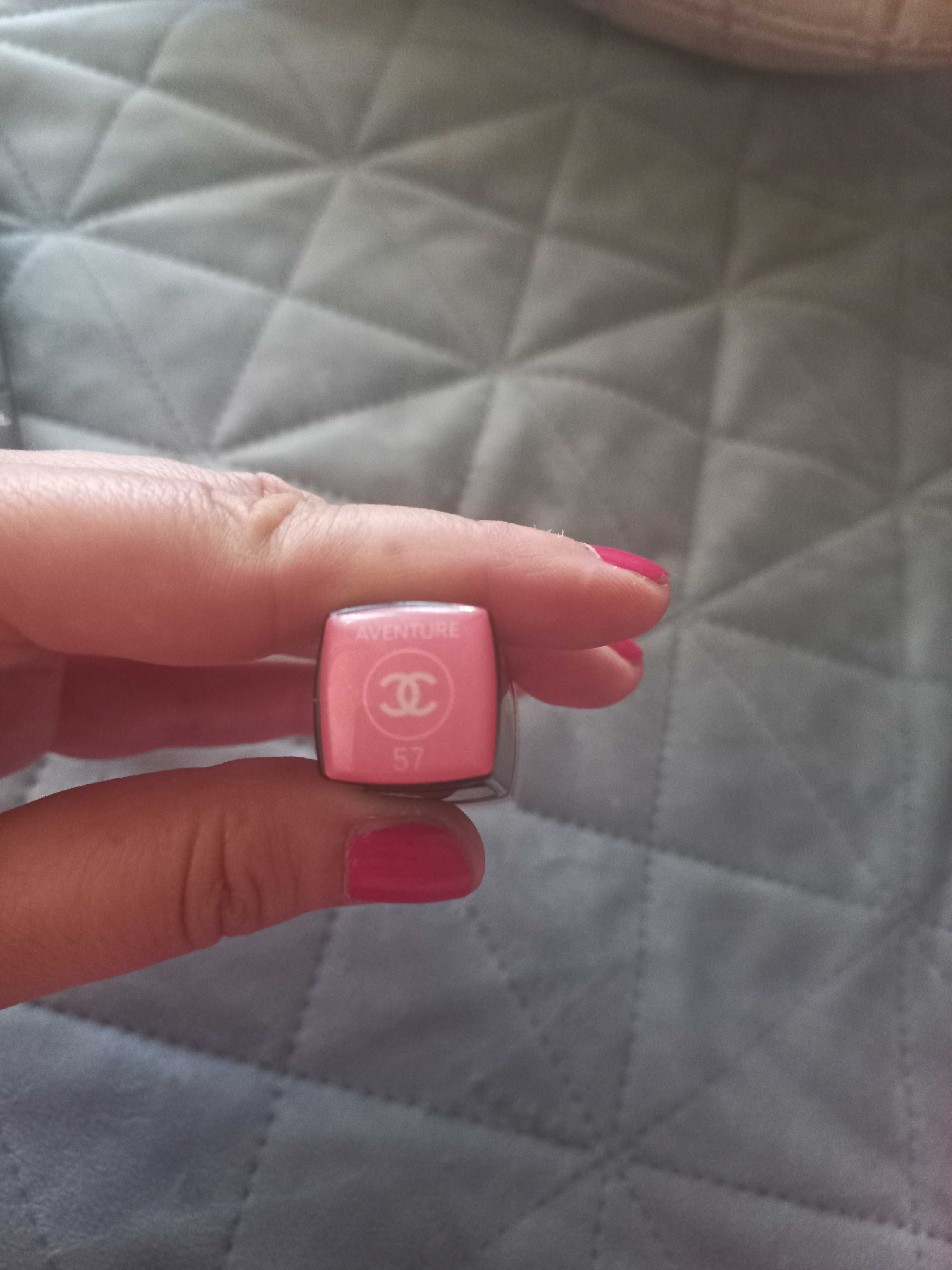Гланцове на  Chanel