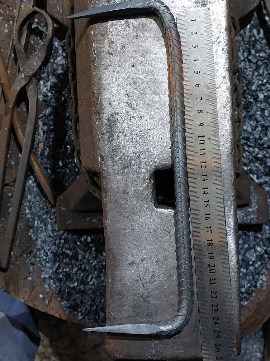 Vând scoabe construcții de 8mm și 10mm