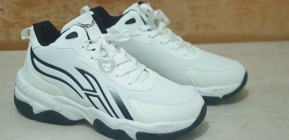 Продам новые кроссовки