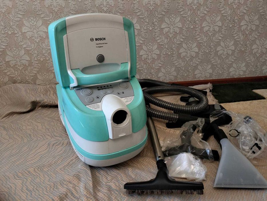 Моющий пылесос Bosch AquaWash&Clean 2000W