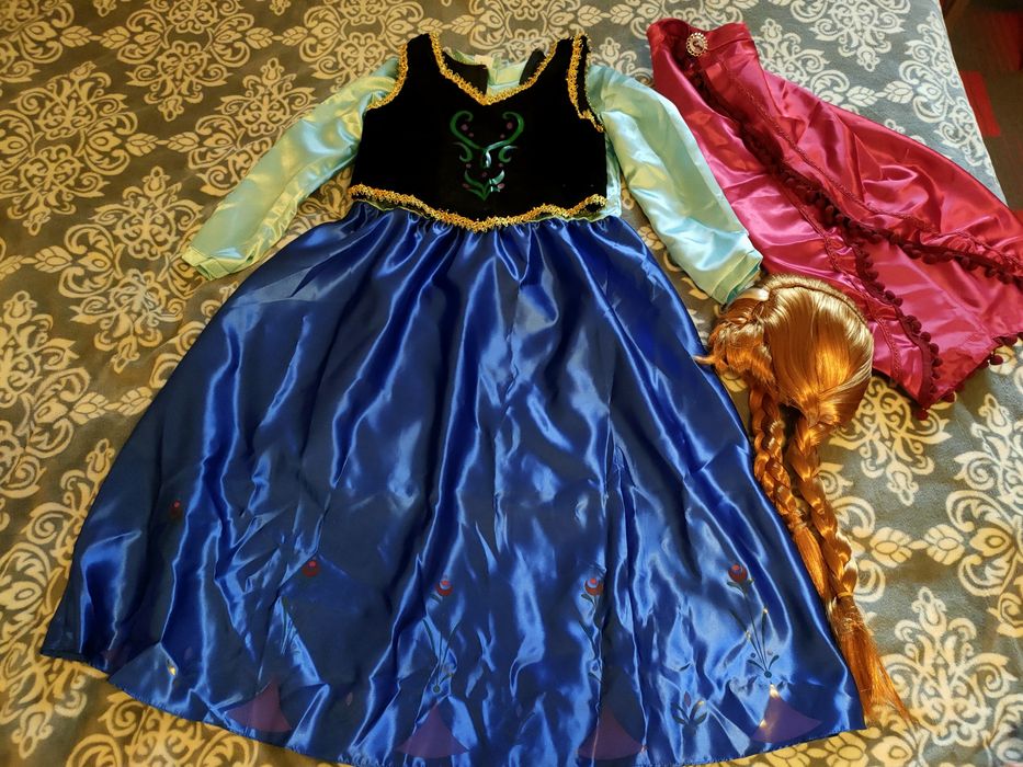 Продам костюмы Эльза, Анна на новый год