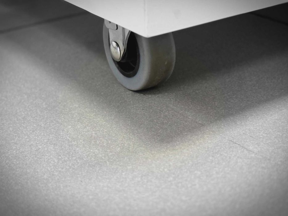 Професионален шкаф за педикюр / козметичен салон – удобен и стабилен