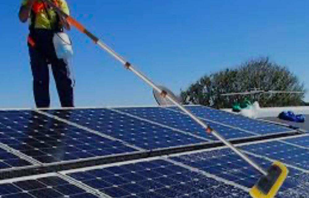 Spalare panouri fotovoltaice