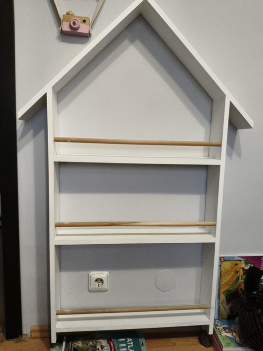 Biblioteca tip casuta Montessori