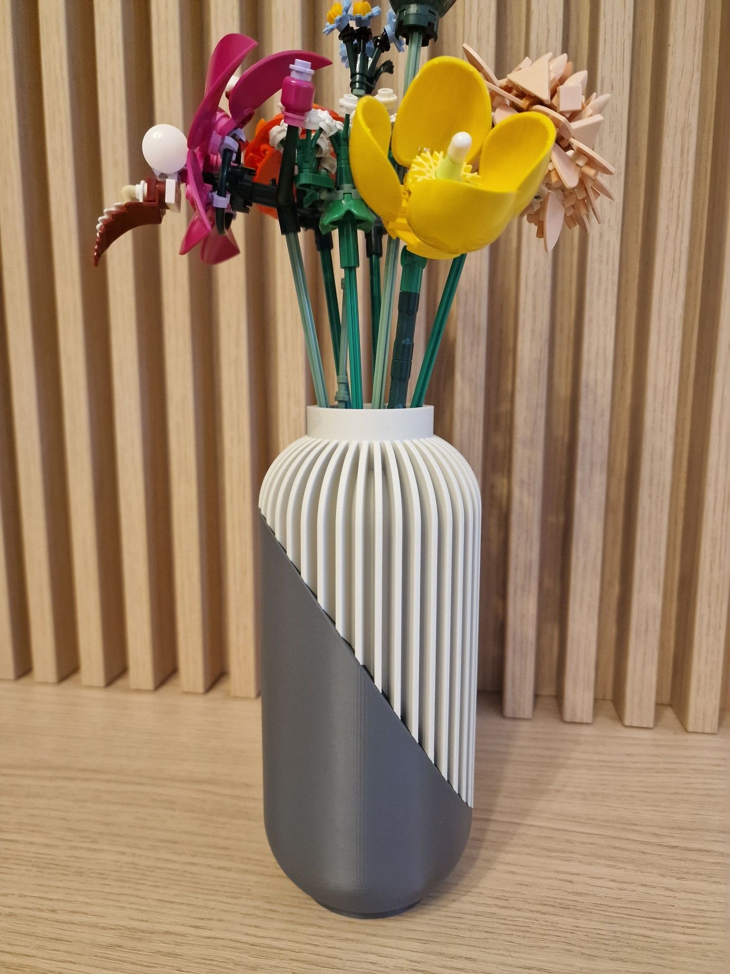 Vază Modernă Elegantă – O Piesă de Design pentru Casa Ta