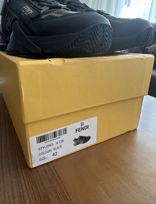 Обувки Fendi