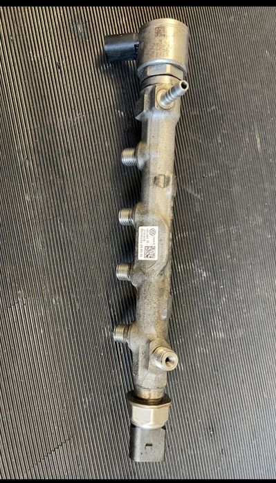 Rampa injectoare passat b8. 04L089G