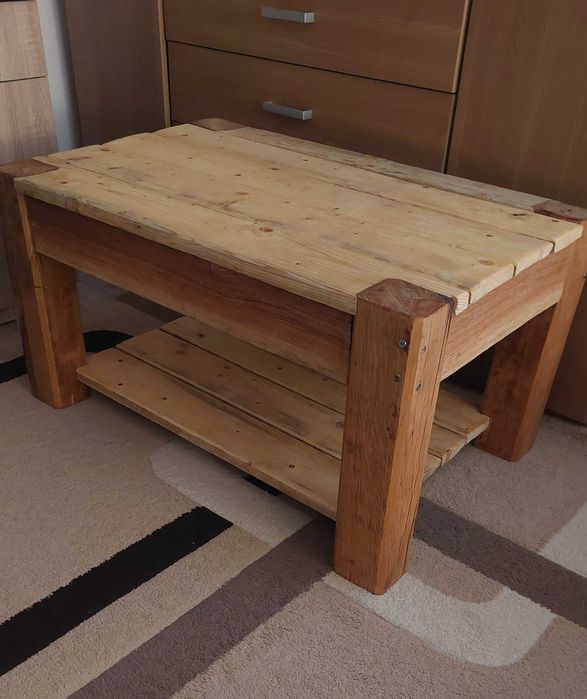 Masă din lemn masiv