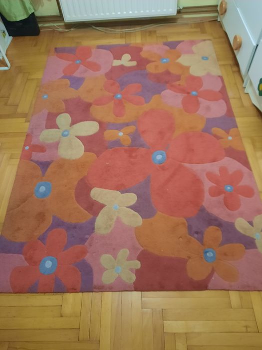 Pat, dulap camera copii și covor