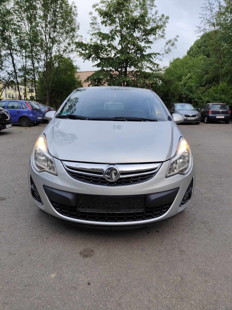 Opel Corsa 1.4 benzina model Satelite Euro 5