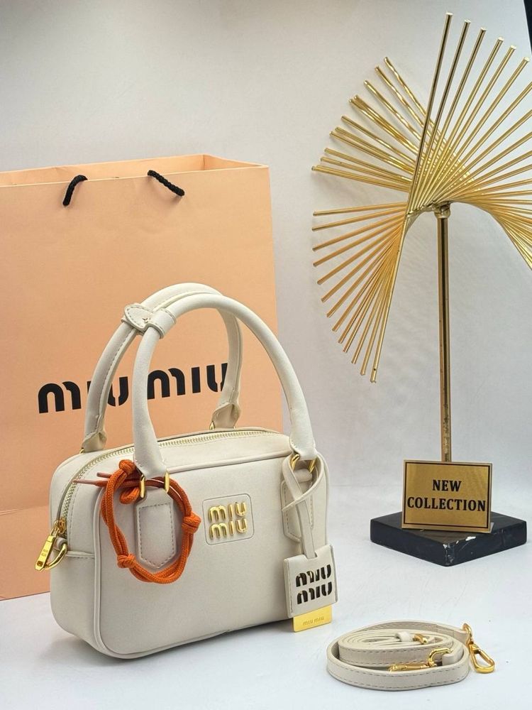 Geanta Miu Miu Noua !!! Dimensiuni 21/15 !!!