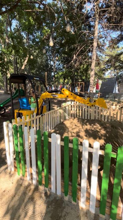 Детски атракцион – мини багер с жетони