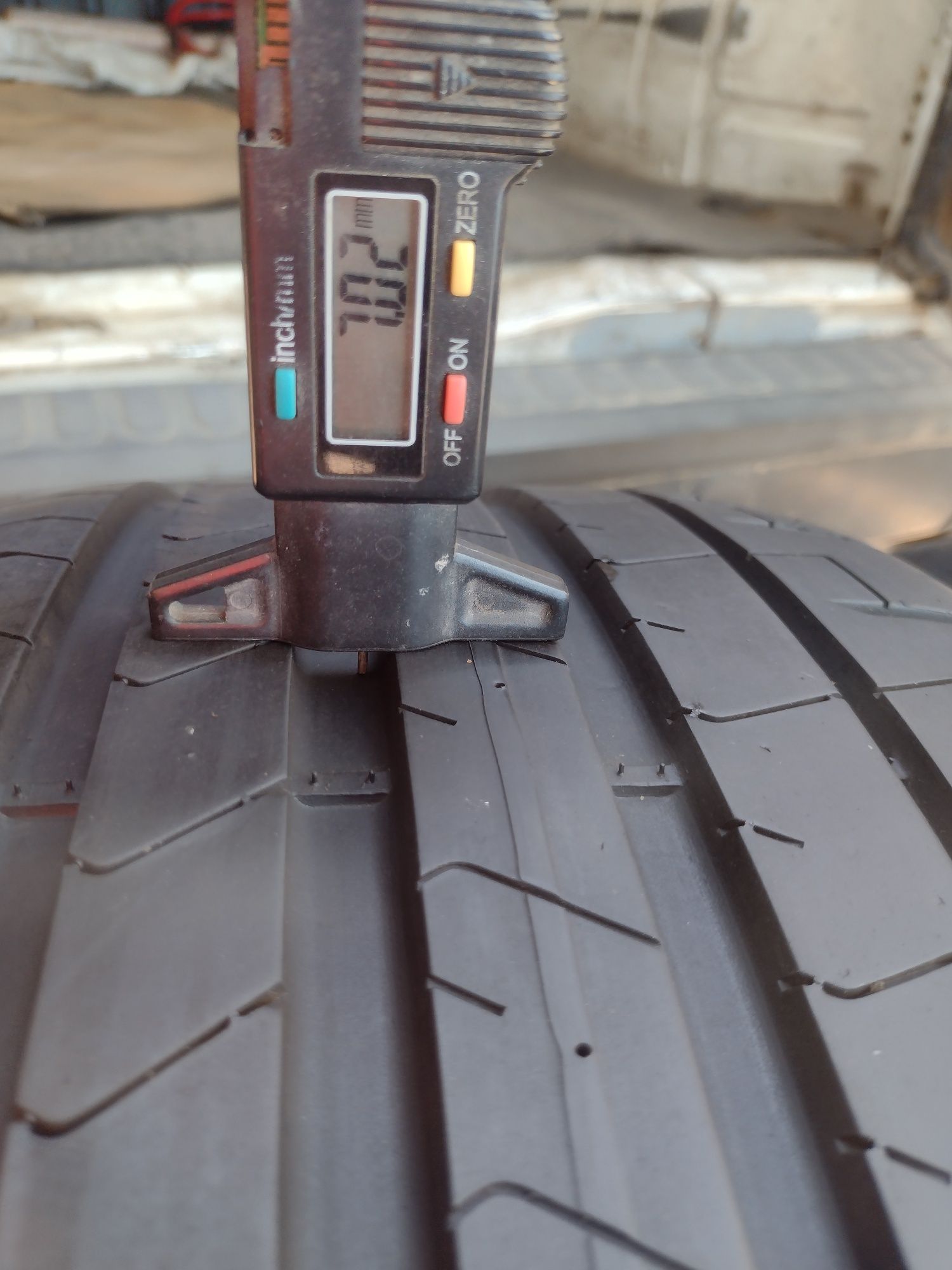 Почти нови 2бр.235/40/18 Pirelli PZ4 dot0723
