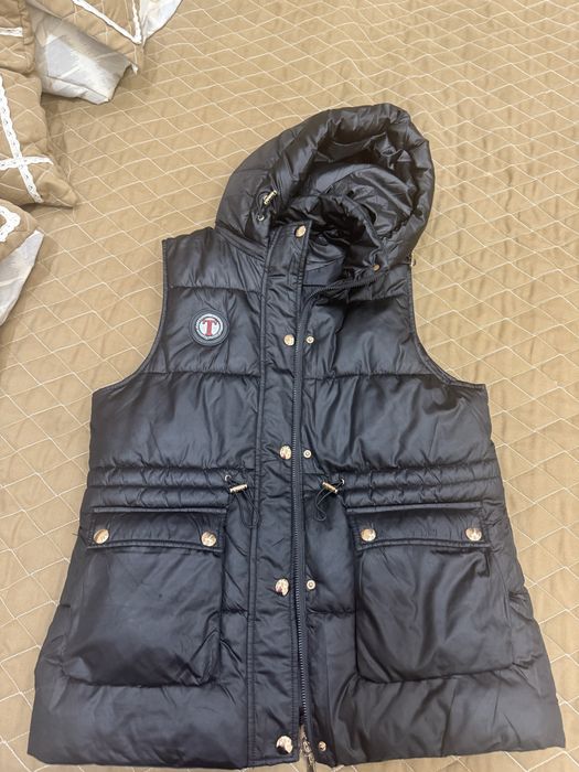 Безрукавка балоновая отличная теплая