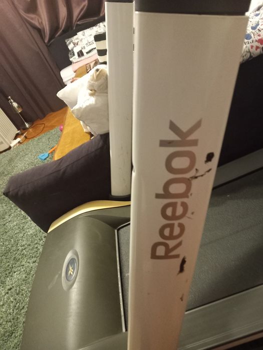 Banda de alergat semiprofesionala Reebok de inalta calitate