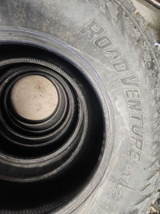 Kumho Road Venture AT52 315/70 R17