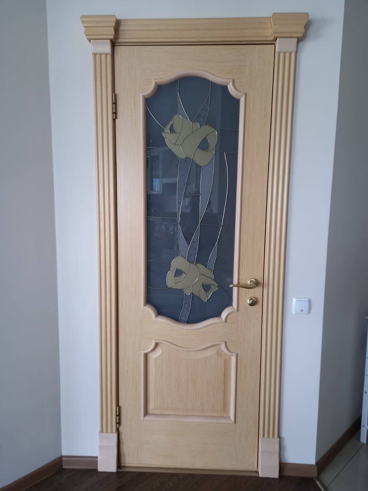Дверь со стеклом