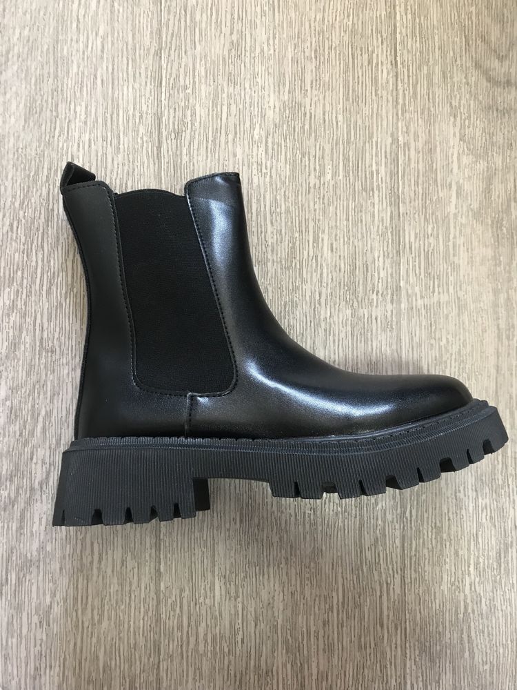 Женские сапожки челси