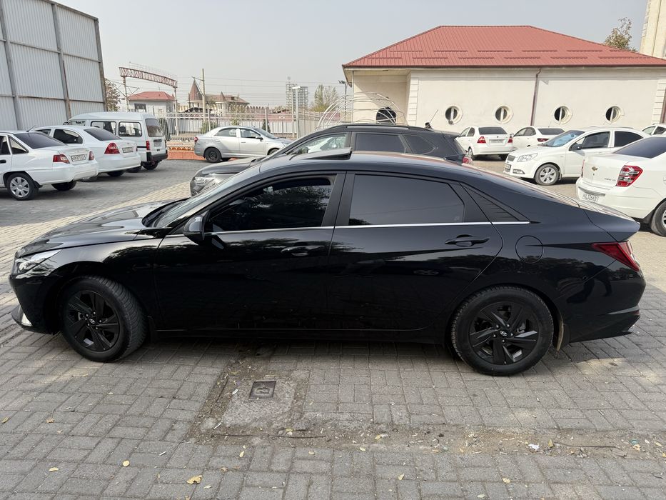 Hyundai Elantra 1.6 сотилади