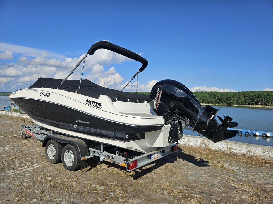 Barca bowrider BAYLINER VR5 noua cu motor Mercury 150CP si peridoc