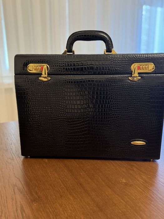 Портфель или дипломат