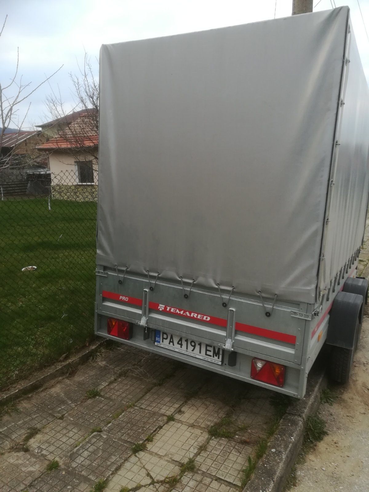 Двуосно ремарке с бризент